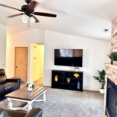 Villa Hot Tub! King Bed-Firepitt-Near Airport& Freeway Medford Exterior foto