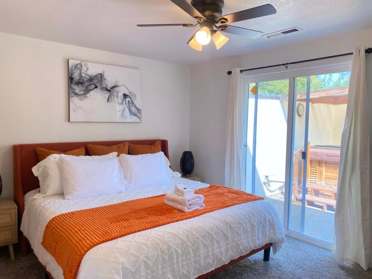 Villa Hot Tub! King Bed-Firepitt-Near Airport& Freeway Medford Exterior foto