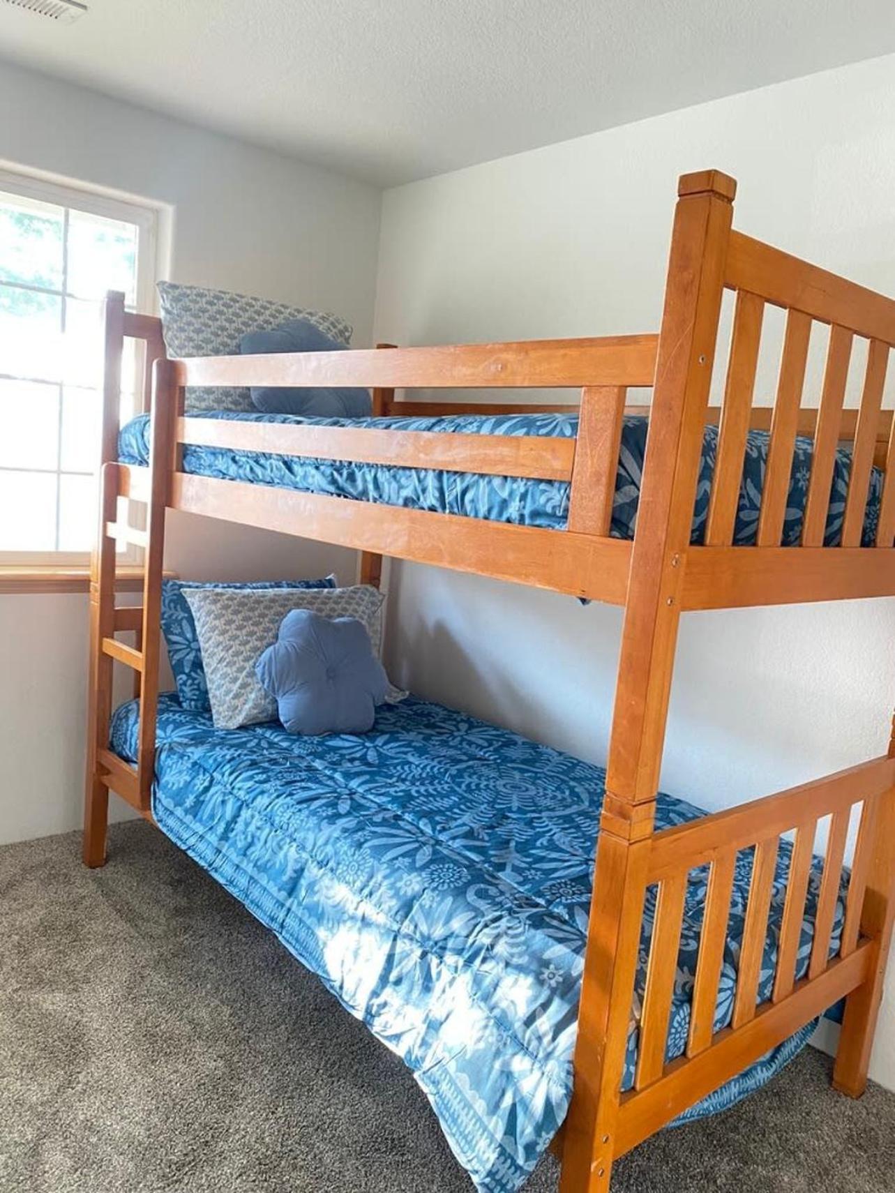 Villa Hot Tub! King Bed-Firepitt-Near Airport& Freeway Medford Exterior foto