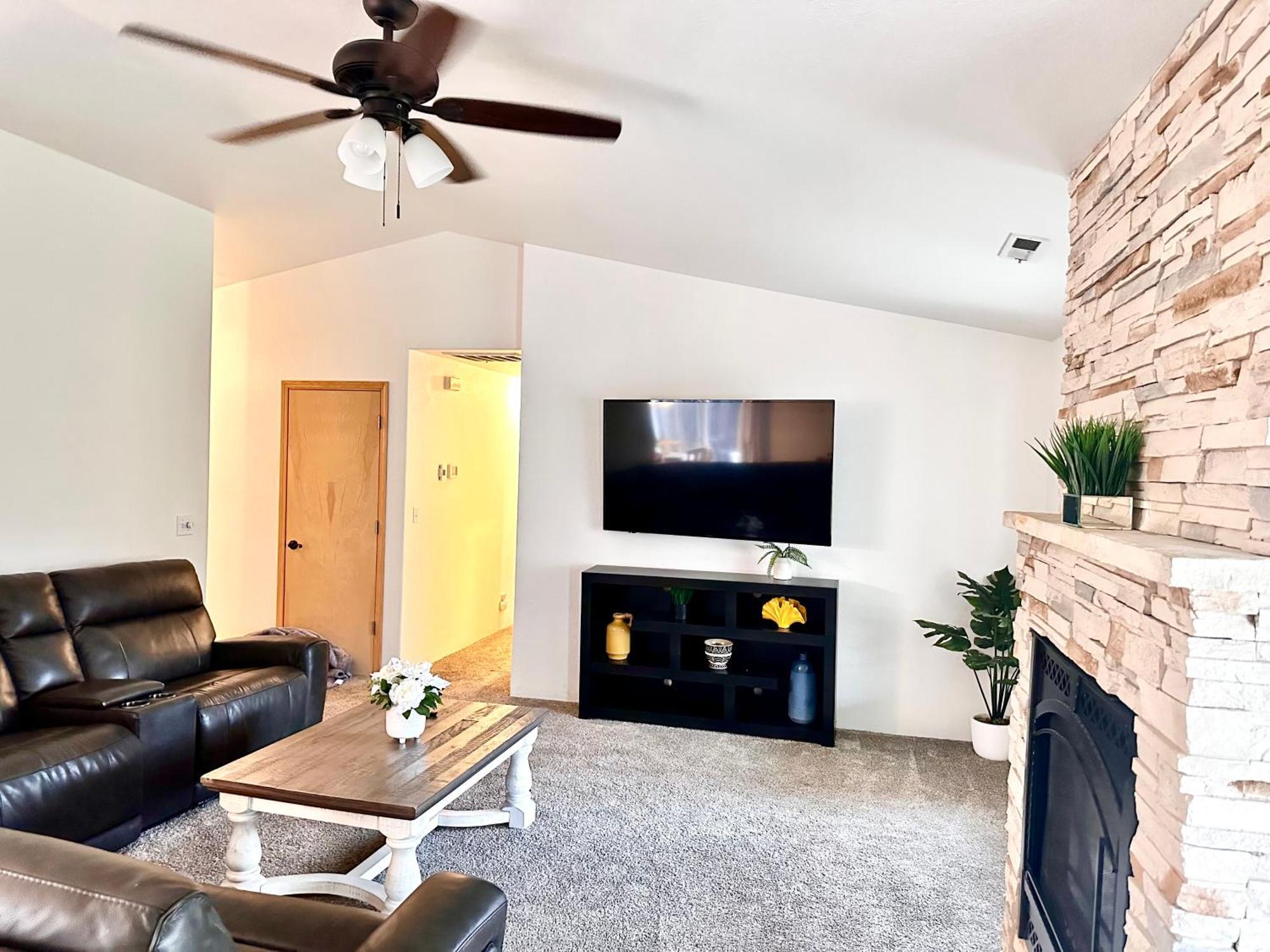 Villa Hot Tub! King Bed-Firepitt-Near Airport& Freeway Medford Exterior foto